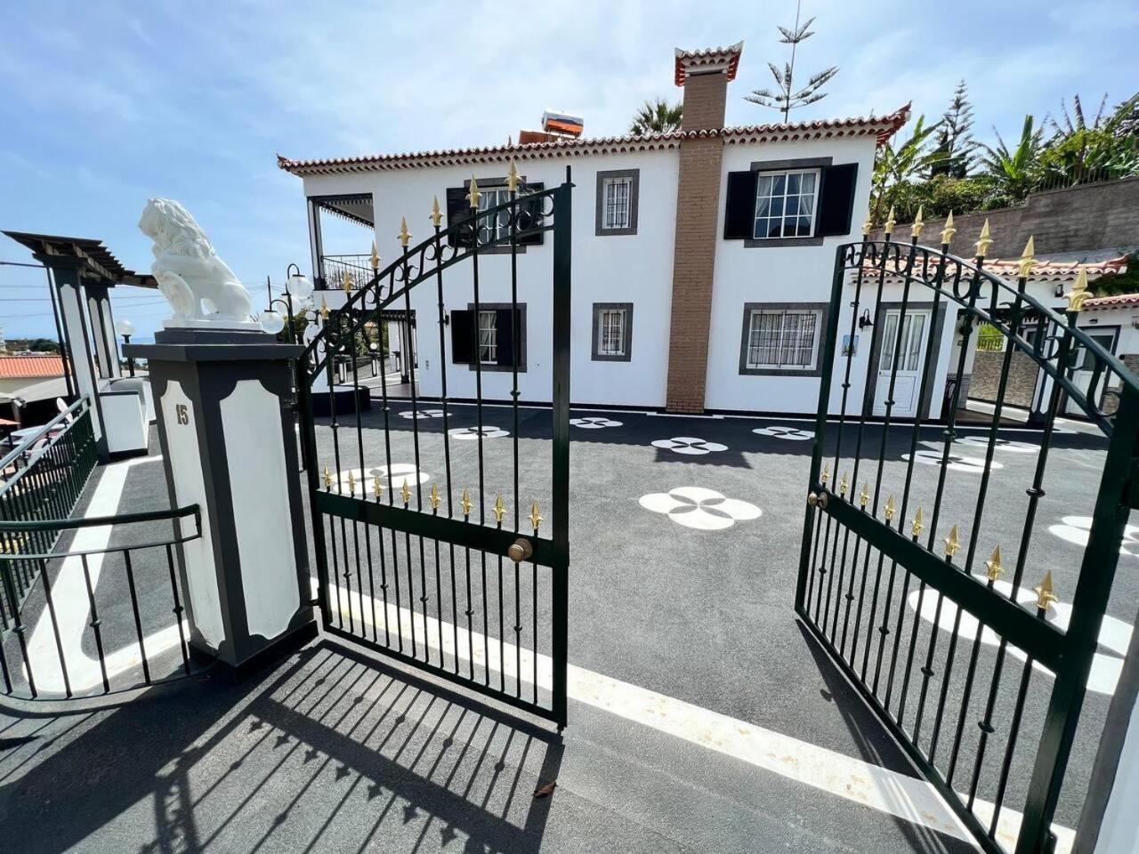 Comfortable 2-Bedroom Apartment For Relaxing Stays Funchal  Ngoại thất bức ảnh