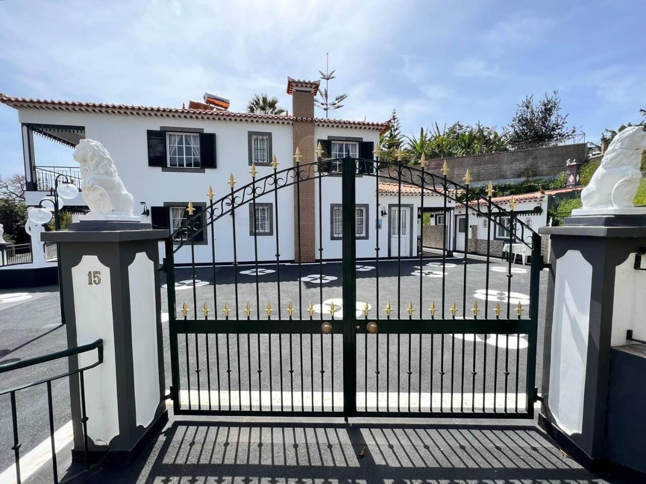 Comfortable 2-Bedroom Apartment For Relaxing Stays Funchal  Ngoại thất bức ảnh